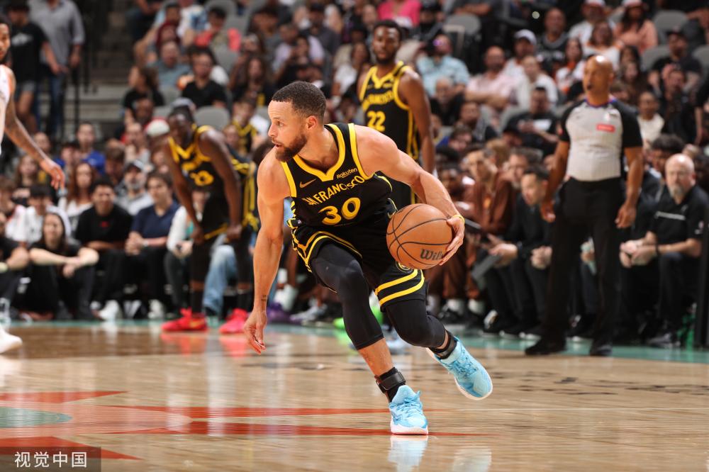 在两者间的 在两者间的